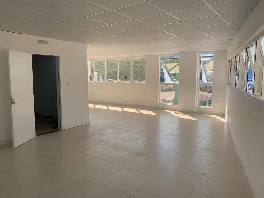 Foto 6 de Sala Comercial com 1 quarto para alugar, 70m2 em Fazenda, Itajai - SC