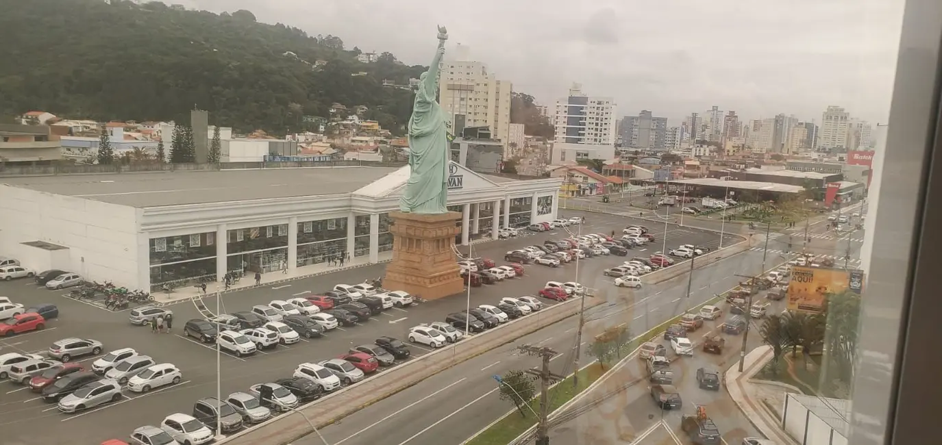 Foto 3 de Sala Comercial com 1 quarto para alugar, 70m2 em Fazenda, Itajai - SC