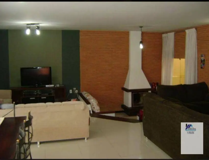 Foto 2 de Casa com 3 quartos à venda, 360m2 em Espirito Santo Do Pinhal - SP