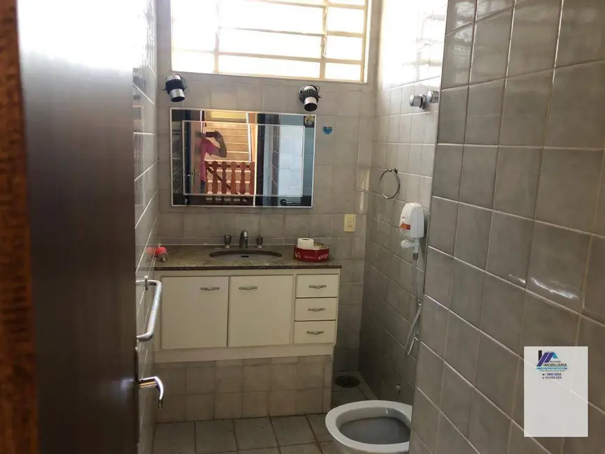 Casa com 3 quartos à venda e para alugar, 250m2 em Espirito Santo Do Pinhal - SP - imagem 6 Foto 6 de Casa com 3 quartos à venda e para alugar, 250m2 em Espirito Santo Do Pinhal - SP