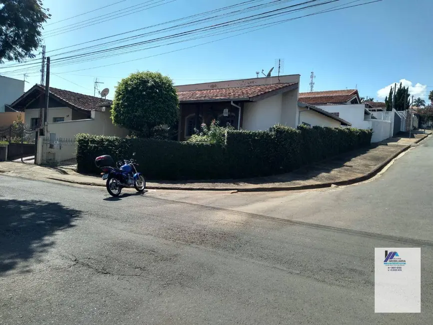 Casa com 3 quartos à venda, 250m2 em Espirito Santo Do Pinhal - SP - imagem 1 Foto 1 de Casa com 3 quartos à venda, 250m2 em Espirito Santo Do Pinhal - SP