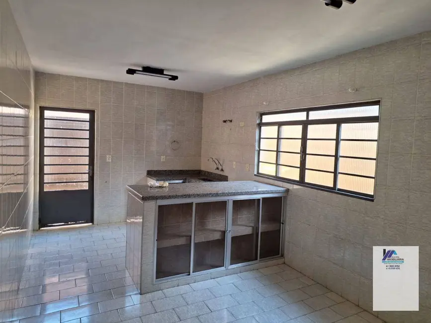 Foto 1 de Casa com 3 quartos à venda, 200m2 em Espirito Santo Do Pinhal - SP