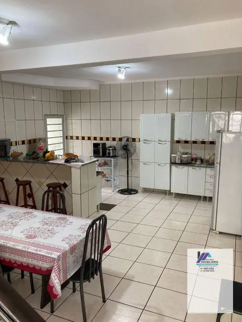 Foto 2 de Casa com 2 quartos à venda, 250m2 em Espirito Santo Do Pinhal - SP
