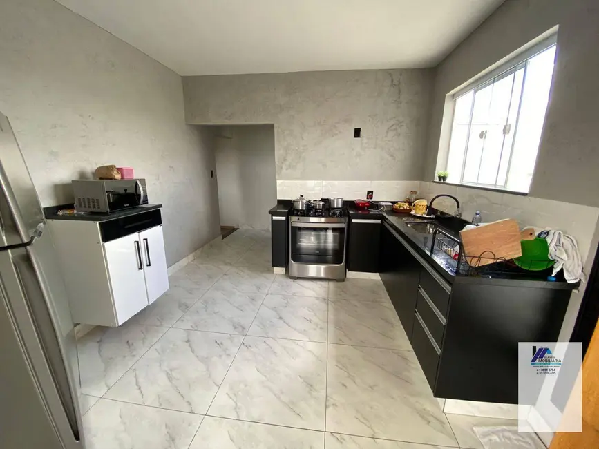 Foto 2 de Sobrado com 4 quartos à venda, 250m2 em Espirito Santo Do Pinhal - SP