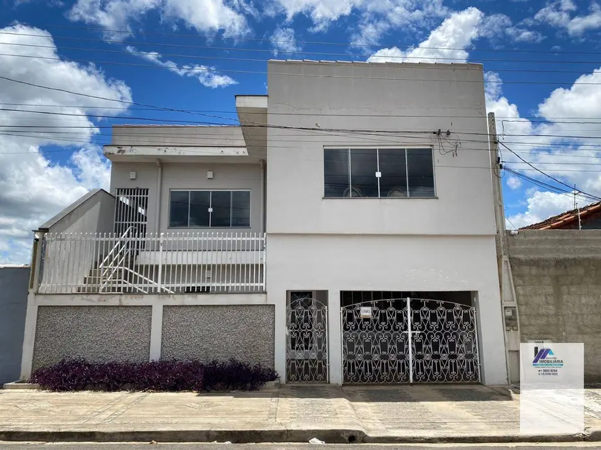 Foto 1 de Sobrado com 4 quartos à venda, 250m2 em Espirito Santo Do Pinhal - SP