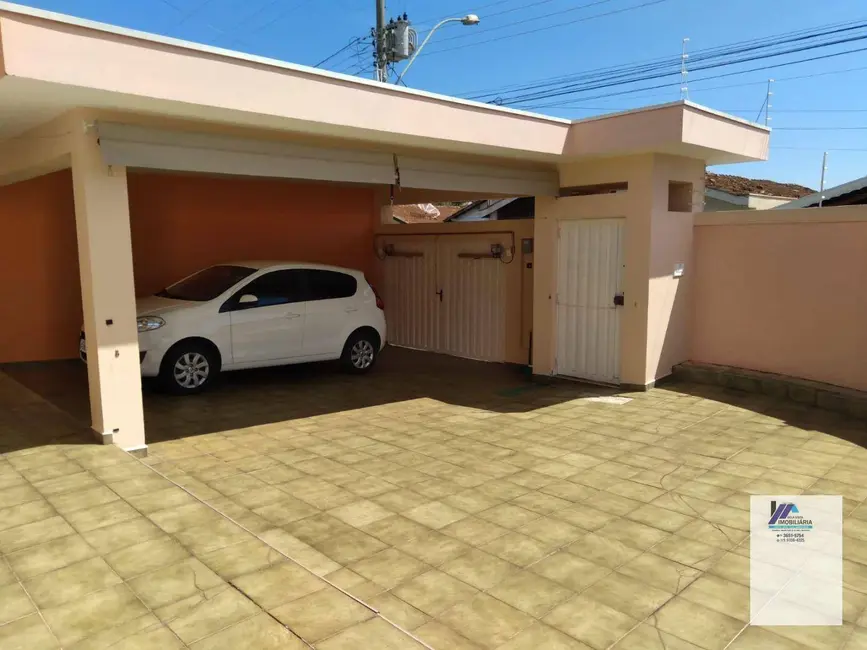 Foto 1 de Casa com 3 quartos à venda, 250m2 em Espirito Santo Do Pinhal - SP