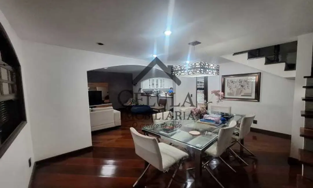 Casa de Condomínio com 3 quartos à venda, 260m2 em Rio De Janeiro - RJ - imagem 8 Foto 8 de Casa de Condomínio com 3 quartos à venda, 260m2 em Rio De Janeiro - RJ