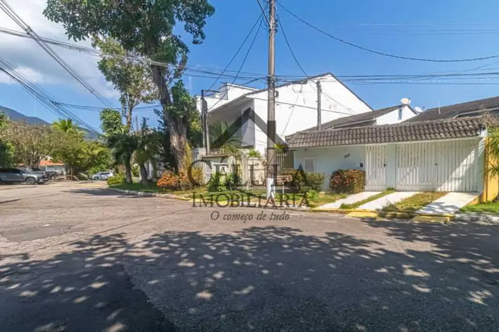 Casa de Condomínio com 3 quartos à venda, 241m2 em Rio De Janeiro - RJ - imagem 3 Foto 3 de Casa de Condomínio com 3 quartos à venda, 241m2 em Rio De Janeiro - RJ