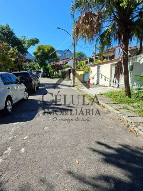 Foto 2 de Terreno / Lote à venda em Rio De Janeiro - RJ