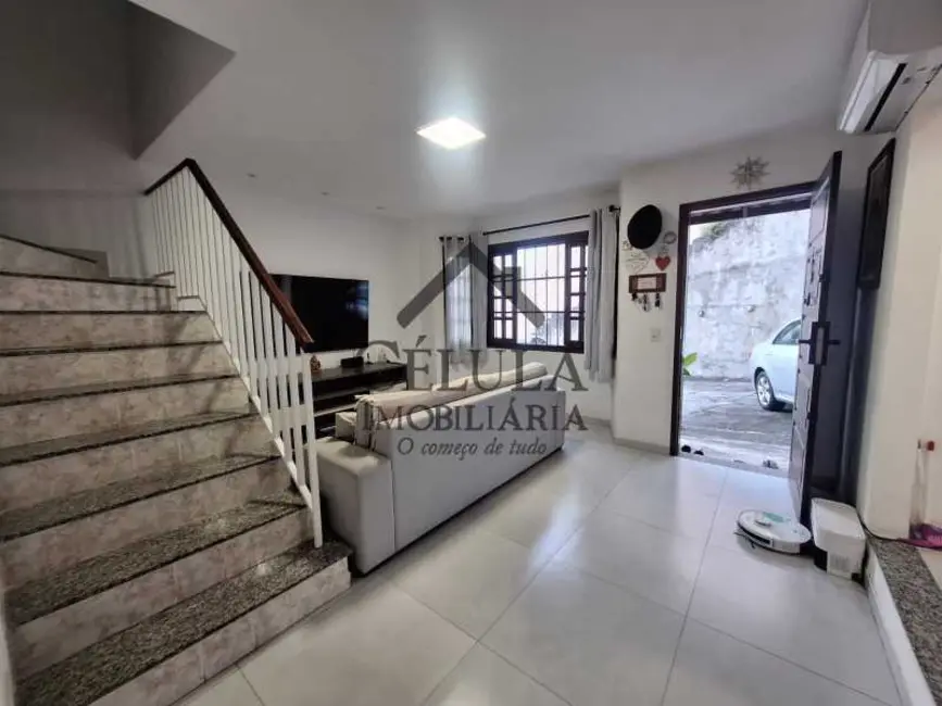 Casa de Condomínio com 3 quartos à venda, 206m2 em Rio De Janeiro - RJ - imagem 2 Foto 2 de Casa de Condomínio com 3 quartos à venda, 206m2 em Rio De Janeiro - RJ