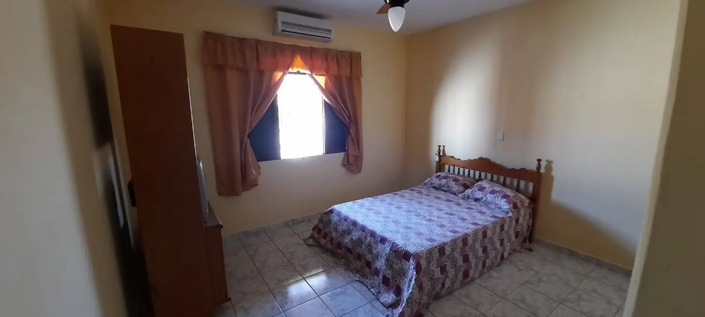 Foto 4 de Casa com 2 quartos à venda, 163m2 em Mongagua - SP