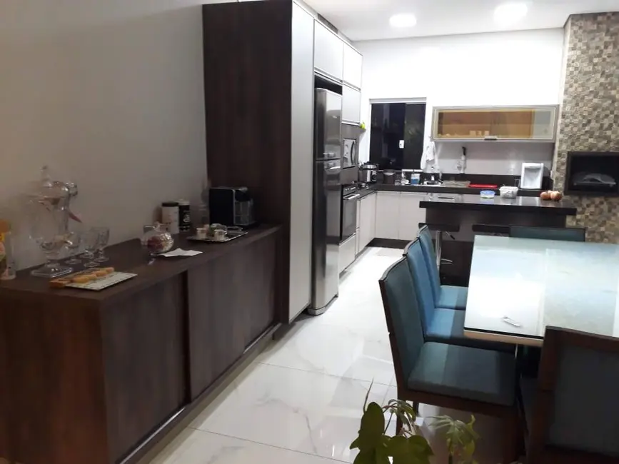 Casa de Condomínio com 3 quartos à venda, 334m2 em Loteamento Residencial Jardim dos Ipês Amarelos, Americana - SP - imagem 3 Foto 3 de Casa de Condomínio com 3 quartos à venda, 334m2 em Loteamento Residencial Jardim dos Ipês Amarelos, Americana - SP