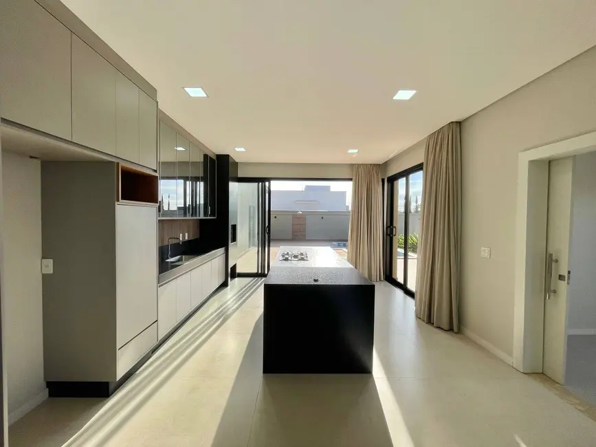 Foto 2 de Casa com 3 quartos à venda, 450m2 em Chácara Letônia, Americana - SP