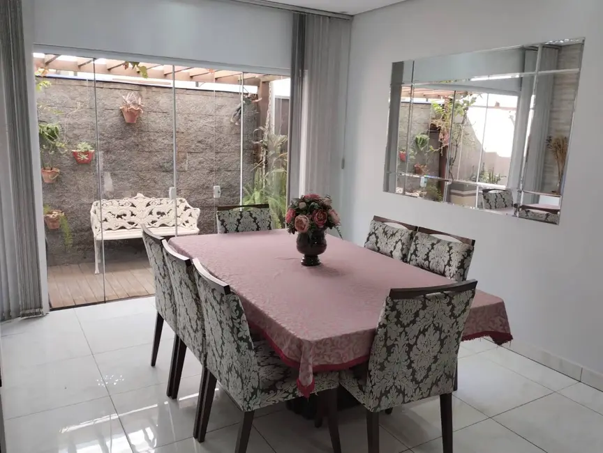 Foto 3 de Casa com 3 quartos à venda, 250m2 em Loteamento Industrial, Santa Bárbara D`Oeste - SP