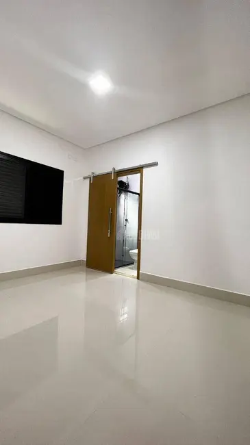 Casa com 3 quartos à venda, 173m2 em Praia Grande - SP - imagem 8 Foto 8 de Casa com 3 quartos à venda, 173m2 em Praia Grande - SP