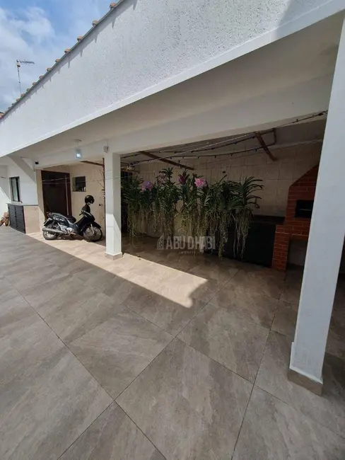 Casa com 3 quartos à venda, 560m2 em Canto do Forte, Praia Grande - SP - imagem 4 Foto 4 de Casa com 3 quartos à venda, 560m2 em Canto do Forte, Praia Grande - SP