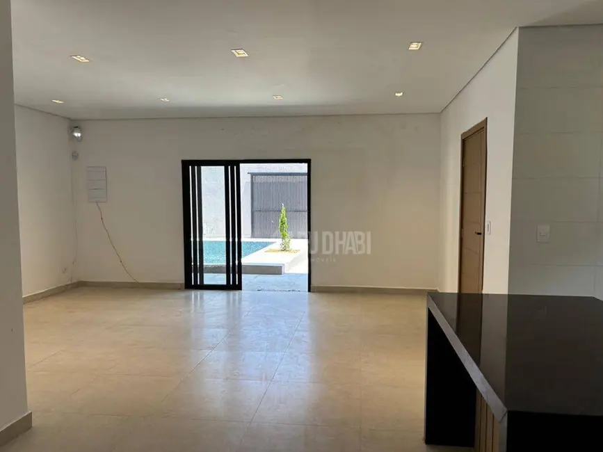 Casa com 3 quartos à venda, 275m2 em Praia Grande - SP - imagem 1 Foto 1 de Casa com 3 quartos à venda, 275m2 em Praia Grande - SP