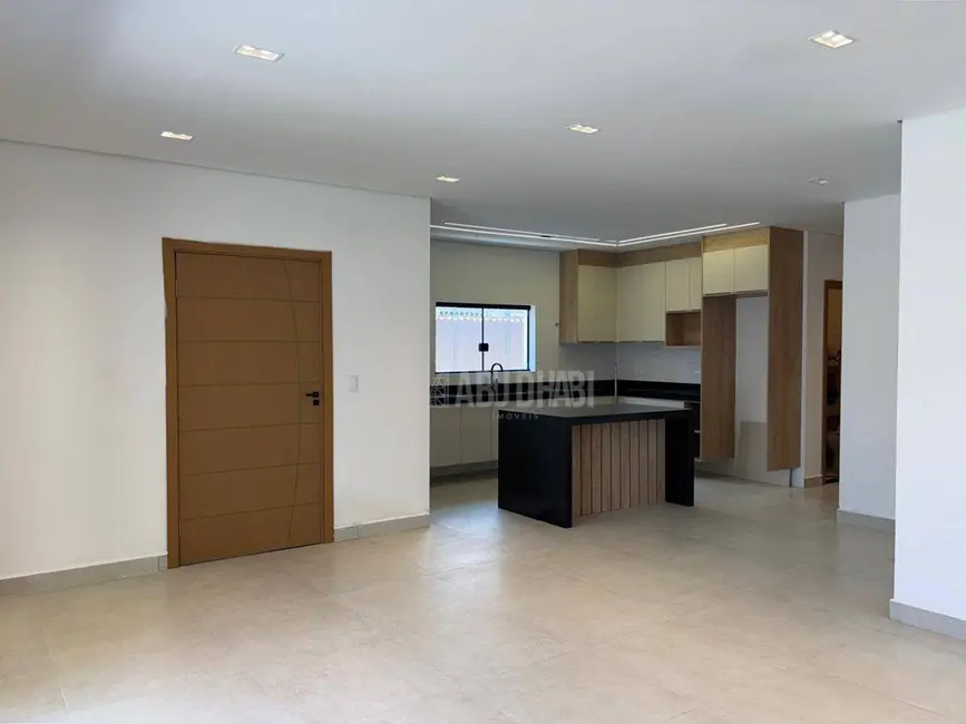 Casa com 3 quartos à venda, 275m2 em Praia Grande - SP - imagem 2 Foto 2 de Casa com 3 quartos à venda, 275m2 em Praia Grande - SP