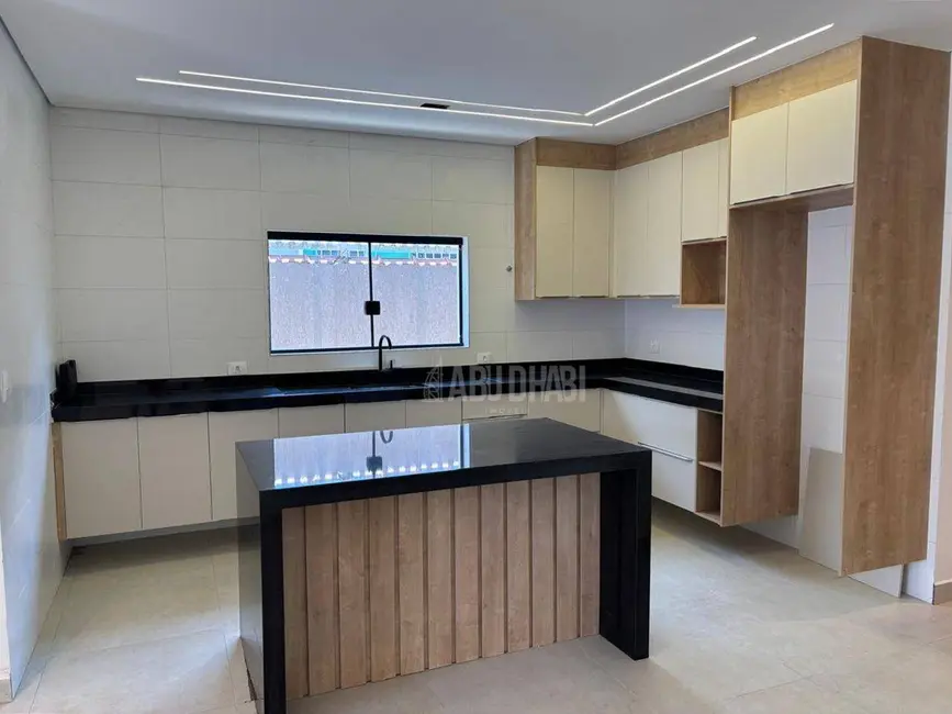 Casa com 3 quartos à venda, 275m2 em Praia Grande - SP - imagem 3 Foto 3 de Casa com 3 quartos à venda, 275m2 em Praia Grande - SP