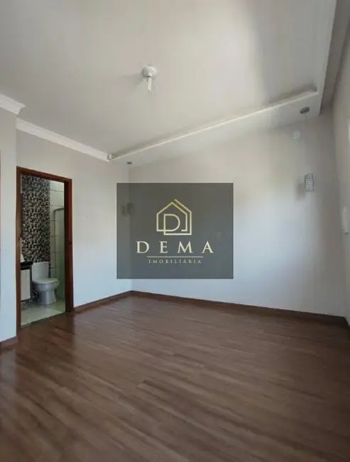 Sobrado com 3 quartos à venda, 147m2 em Jardim Santa Maria, Toledo - PR - imagem 3 Foto 3 de Sobrado com 3 quartos à venda, 147m2 em Jardim Santa Maria, Toledo - PR