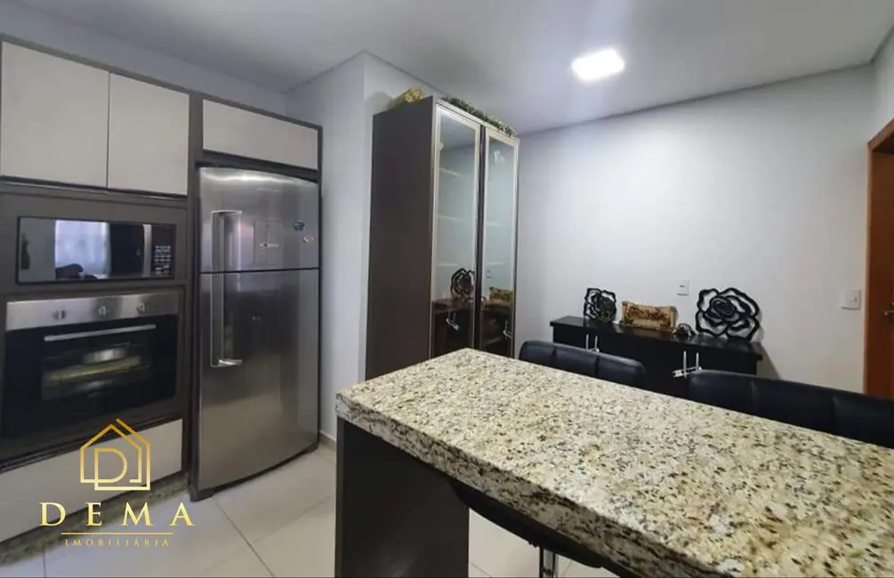Foto 6 de Casa com 2 quartos à venda, 120m2 em Jardim Planalto, Toledo - PR