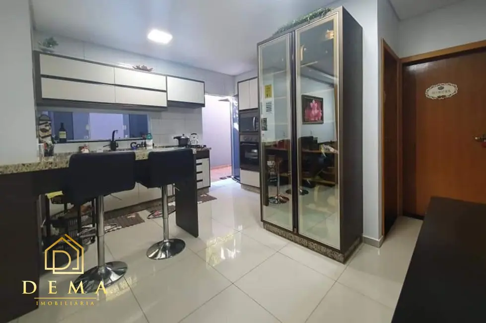 Foto 4 de Casa com 2 quartos à venda, 120m2 em Jardim Planalto, Toledo - PR