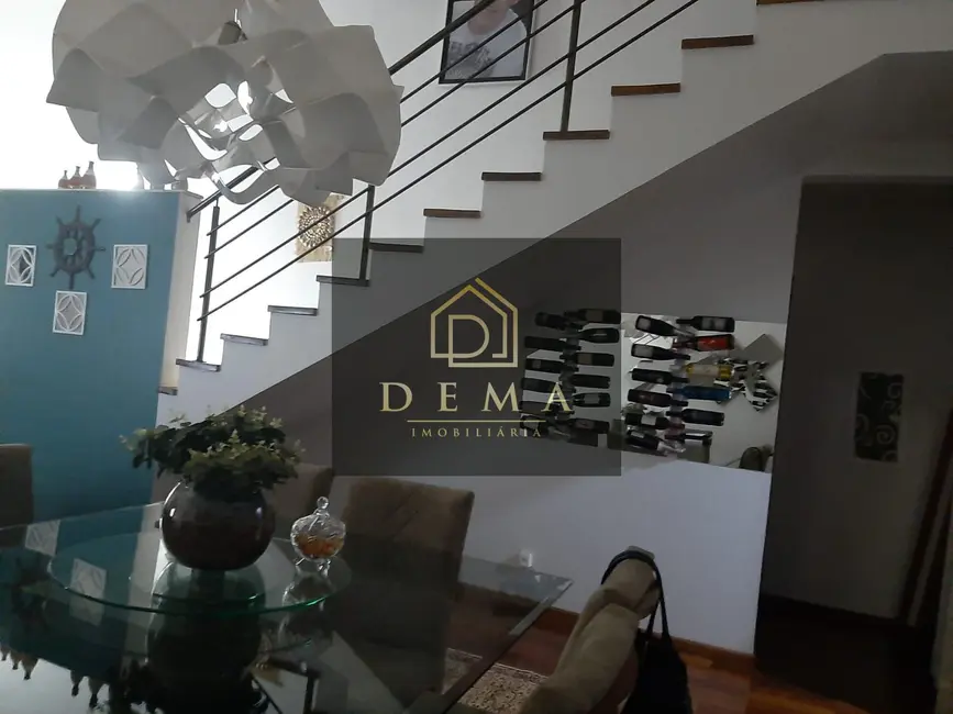 Casa com 3 quartos à venda, 220m2 em Jardim Gisela, Toledo - PR - imagem 4 Foto 4 de Casa com 3 quartos à venda, 220m2 em Jardim Gisela, Toledo - PR