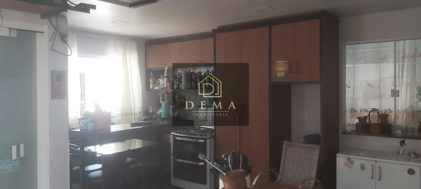 Casa com 3 quartos à venda, 220m2 em Jardim Gisela, Toledo - PR - imagem 7 Foto 7 de Casa com 3 quartos à venda, 220m2 em Jardim Gisela, Toledo - PR