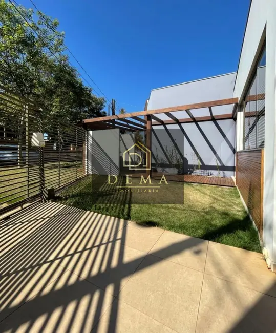 Casa com 2 quartos à venda, 200m2 em Vila Industrial, Toledo, PR - imagem 1 Foto 1 de Casa com 2 quartos à venda, 200m2 em Vila Industrial, Toledo, PR