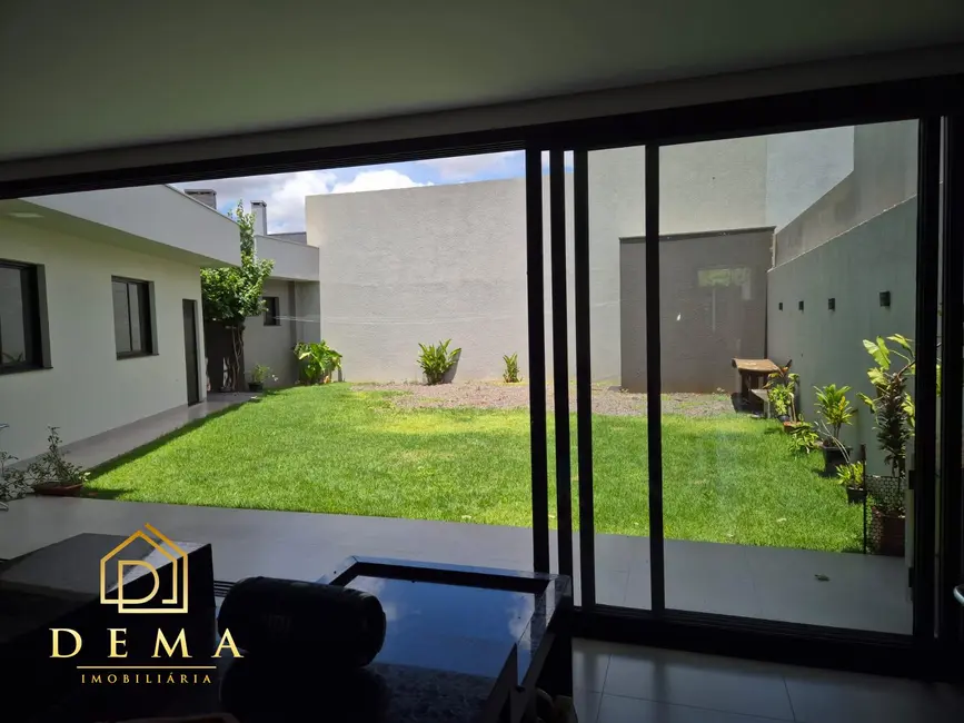 Casa com 3 quartos à venda, 306m2 em Toledo - PR - imagem 7 Foto 7 de Casa com 3 quartos à venda, 306m2 em Toledo - PR