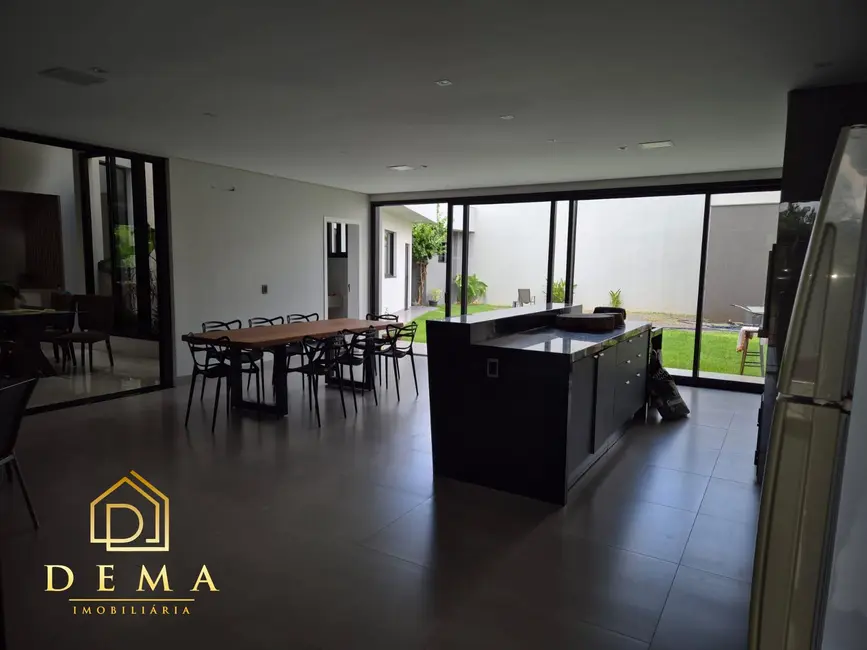 Casa com 3 quartos à venda, 306m2 em Toledo - PR - imagem 9 Foto 9 de Casa com 3 quartos à venda, 306m2 em Toledo - PR