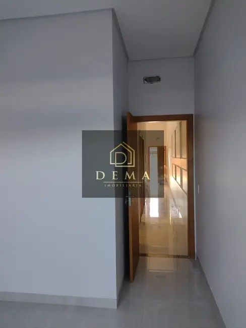 Casa com 2 quartos à venda, 90m2 em Jardim Coopagro, Toledo - PR - imagem 4 Foto 4 de Casa com 2 quartos à venda, 90m2 em Jardim Coopagro, Toledo - PR