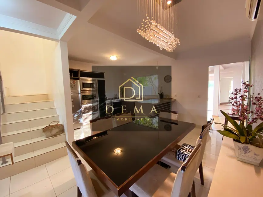 Sobrado com 2 quartos à venda, 174m2 em Jardim Gisela, Toledo - PR - imagem 5 Foto 5 de Sobrado com 2 quartos à venda, 174m2 em Jardim Gisela, Toledo - PR