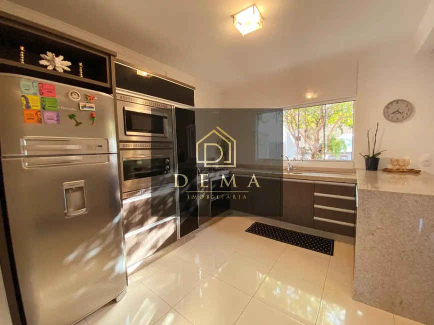 Sobrado com 2 quartos à venda, 174m2 em Jardim Gisela, Toledo - PR - imagem 7 Foto 7 de Sobrado com 2 quartos à venda, 174m2 em Jardim Gisela, Toledo - PR