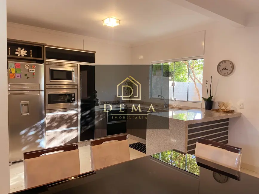 Sobrado com 2 quartos à venda, 174m2 em Jardim Gisela, Toledo - PR - imagem 6 Foto 6 de Sobrado com 2 quartos à venda, 174m2 em Jardim Gisela, Toledo - PR