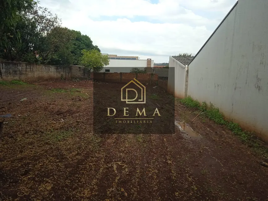 Foto 1 de Terreno / Lote à venda, 330m2 em Toledo - PR