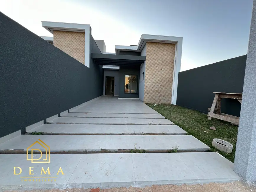 Foto 1 de Casa com 2 quartos à venda, 98m2 em Vila Becker, Toledo - PR