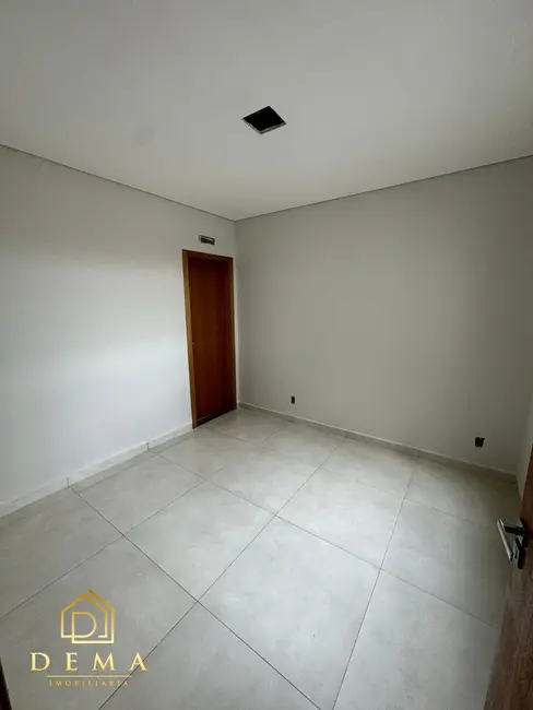 Casa com 1 quarto à venda, 251m2 em Toledo - PR - imagem 3 Foto 3 de Casa com 1 quarto à venda, 251m2 em Toledo - PR
