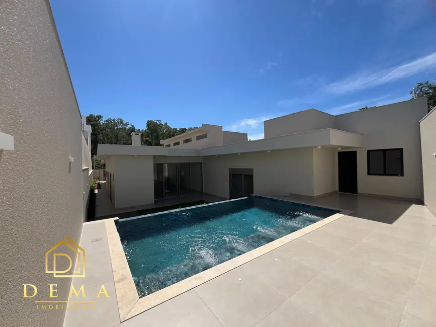 Foto 13 de Casa à venda, 327m2 em Toledo - PR