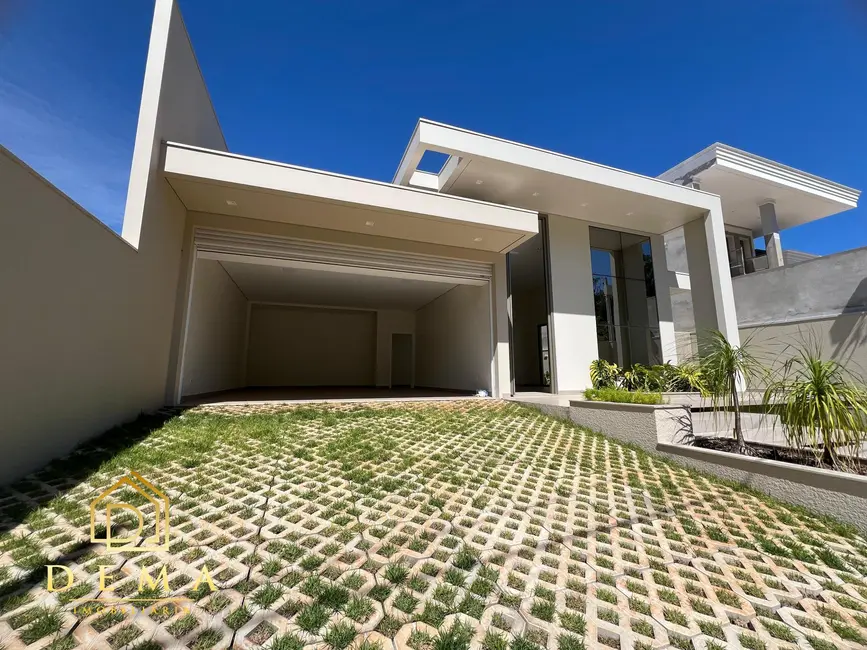 Foto 1 de Casa à venda, 327m2 em Toledo - PR