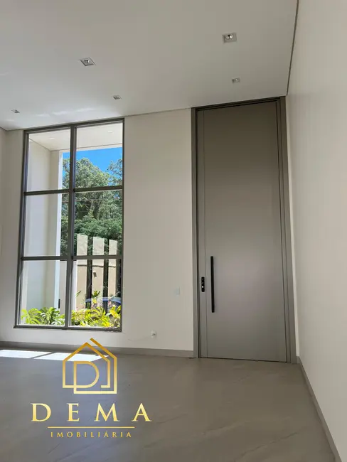 Foto 2 de Casa à venda, 327m2 em Toledo - PR