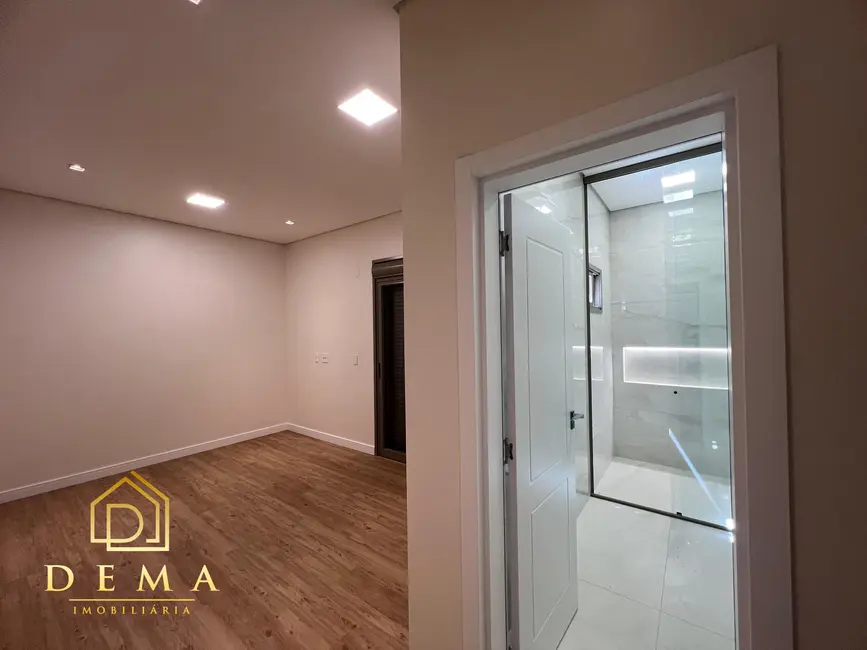 Foto 8 de Casa à venda, 327m2 em Toledo - PR