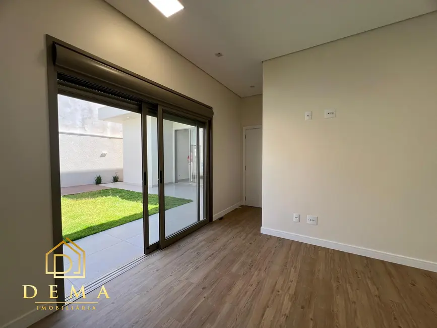 Foto 3 de Casa à venda, 327m2 em Toledo - PR