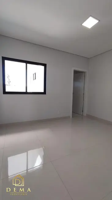 Casa com 2 quartos à venda, 108m2 em Jardim Anápolis, Toledo - PR - imagem 6 Foto 6 de Casa com 2 quartos à venda, 108m2 em Jardim Anápolis, Toledo - PR