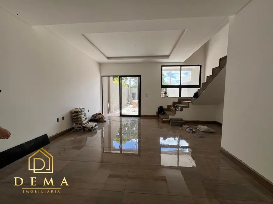 Sobrado com 2 quartos à venda, 128m2 em Jardim Gisela, Toledo - PR - imagem 5 Foto 5 de Sobrado com 2 quartos à venda, 128m2 em Jardim Gisela, Toledo - PR