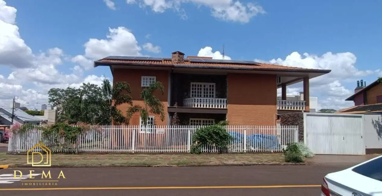Foto 1 de Casa à venda, 301m2 em Jardim La Salle, Toledo - PR