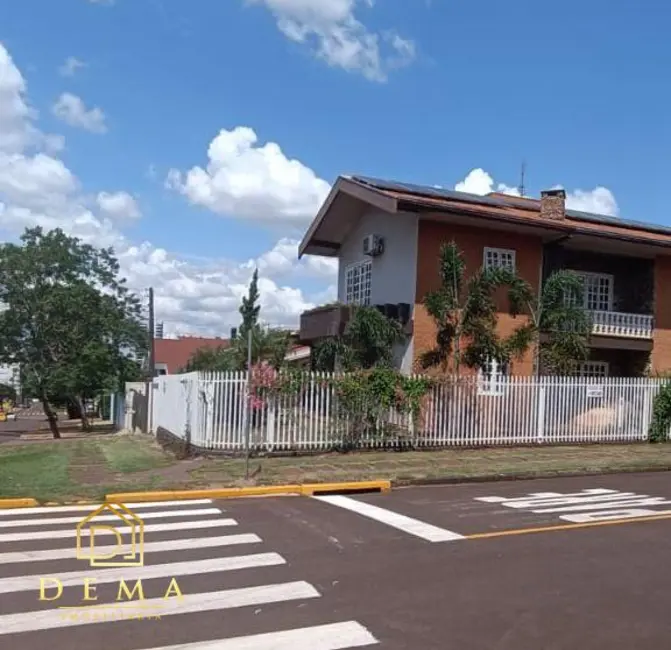 Foto 2 de Casa à venda, 301m2 em Jardim La Salle, Toledo - PR