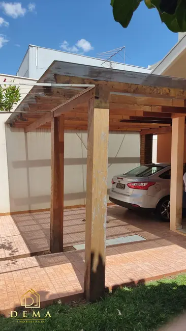 Casa com 1 quarto à venda, 131m2 em Vila Industrial, Toledo - PR - imagem 5 Foto 5 de Casa com 1 quarto à venda, 131m2 em Vila Industrial, Toledo - PR