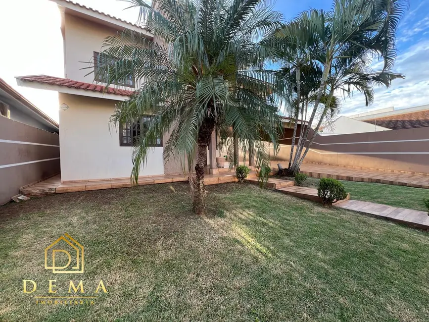 Sobrado com 3 quartos à venda, 221m2 em Jardim Pancera, Toledo - PR - imagem 2 Foto 2 de Sobrado com 3 quartos à venda, 221m2 em Jardim Pancera, Toledo - PR