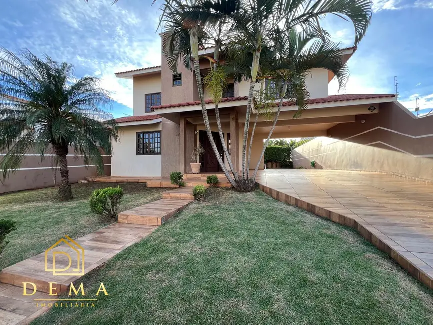 Sobrado com 3 quartos à venda, 221m2 em Jardim Pancera, Toledo - PR - imagem 3 Foto 3 de Sobrado com 3 quartos à venda, 221m2 em Jardim Pancera, Toledo - PR